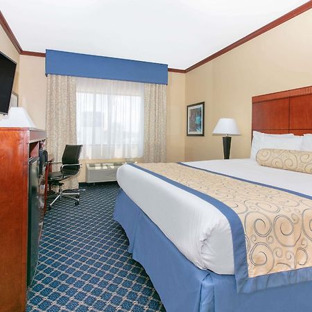 Baymont By Wyndham Mccomb Hotel Екстериор снимка