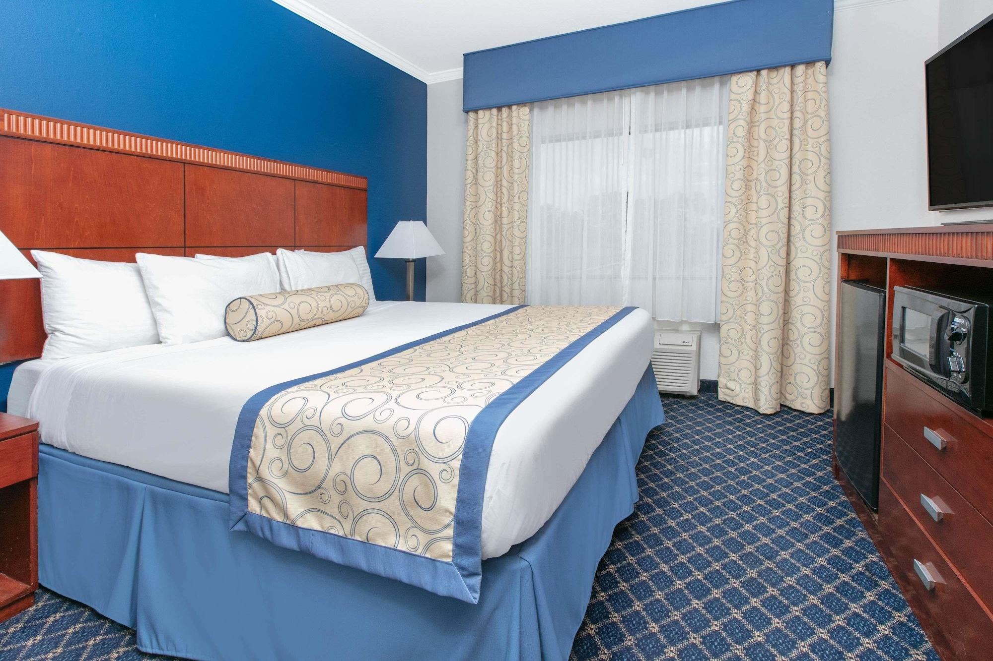 Baymont By Wyndham Mccomb Hotel Екстериор снимка